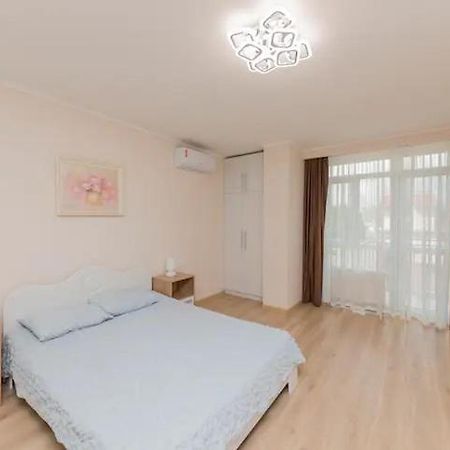 Comfortable Apartment In The Centre Odesa Exterior photo