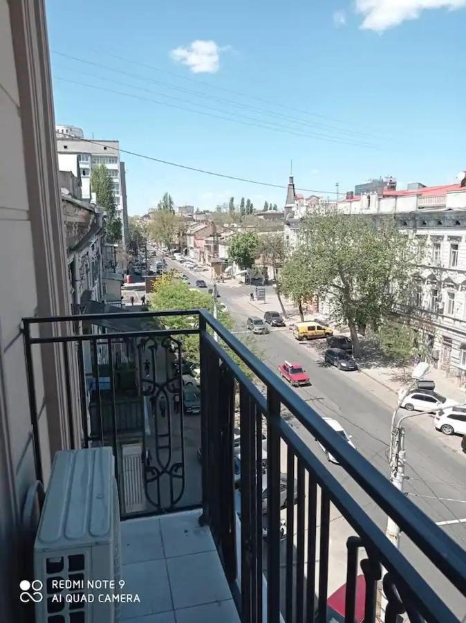 Comfortable Apartment In The Centre Odesa Exterior photo