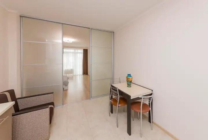 Comfortable Apartment In The Centre Odesa Exterior photo