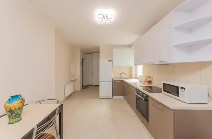 Comfortable Apartment In The Centre Odesa Exterior photo